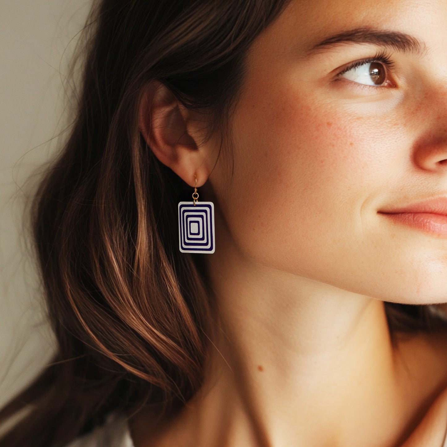 Pearlescent White & Navy Rectangle Geometric Matching Set